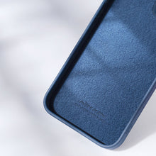 Заредете изображение във визуализатора на галерията – Nillkin CamShield Silky silicone case iPhone 14 6.1 2022 Mint Green
