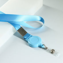 Заредете изображение във визуализатора на галерията – Ski pass tag with card case + light blue lanyard - TopMag
