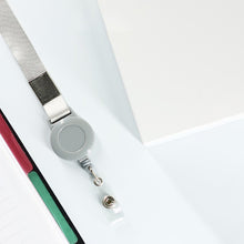 Заредете изображение във визуализатора на галерията – Ski pass tag with card case + gray lanyard - TopMag
