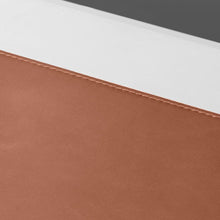 Заредете изображение във визуализатора на галерията – Spigen LD302 DESK PAD BROWN - TopMag
