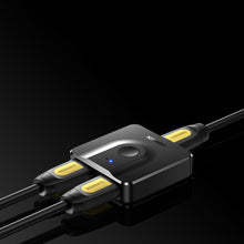 Заредете изображение във визуализатора на галерията – Ugreen switch HDMI splitter switch - 2x HDMI 4K 60Hz black (CM217)
