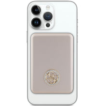 Заредете изображение във визуализатора на галерията – Original Power Bank - GUESS GUPBM3AL4DMD 3000mAh 5W MagSafe 4G Strassed Metal Logo - Gold
