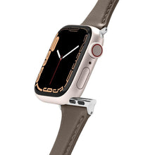 Заредете изображение във визуализатора на галерията – Spigen Cyrill Kajuk Apple Watch Leather Strap 4/5/6/7/8 / SE 40/41 mm khaki - TopMag
