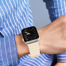 Заредете изображение във визуализатора на галерията – Dux Ducis Магнитка каишка за  Apple Watch Ultra Magnetic Bracelet Wristband Beige (Chain Version)
