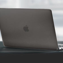 Заредете изображение във визуализатора на галерията – UNIQ etui Husk Pro Claro MacBook Air 13" (2020) szary/smoke matte grey - TopMag
