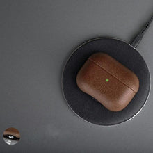 Заредете изображение във визуализатора на галерията – UNIQ etui Terra AirPods Pro Genuine Leather brązowy/brown - TopMag
