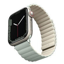 Заредете изображение във визуализатора на галерията – UNIQ pasek Revix Apple Watch Series 4/5/6/7/8/SE/SE2 38/40/41mm. Reversible Magnetic zielony-beżowy/sage-beige - TopMag
