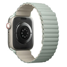 Заредете изображение във визуализатора на галерията – UNIQ pasek Revix Apple Watch Series 4/5/6/7/8/SE/SE2 38/40/41mm. Reversible Magnetic zielony-beżowy/sage-beige - TopMag
