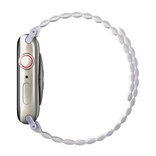 Заредете изображение във визуализатора на галерията – UNIQ pasek Revix Apple Watch Series 4/5/6/7/8/SE/SE2/Ultra 42/44/45mm. Reversible Magnetic lilak-biały/lilac-white - TopMag
