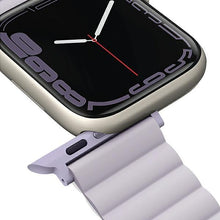 Заредете изображение във визуализатора на галерията – UNIQ pasek Revix Apple Watch Series 4/5/6/7/8/SE/SE2/Ultra 42/44/45mm. Reversible Magnetic lilak-biały/lilac-white - TopMag
