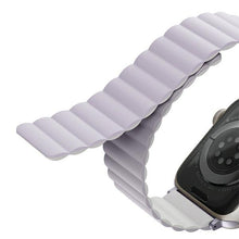 Заредете изображение във визуализатора на галерията – UNIQ pasek Revix Apple Watch Series 4/5/6/7/8/SE/SE2/Ultra 42/44/45mm. Reversible Magnetic lilak-biały/lilac-white - TopMag
