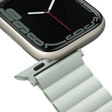 Заредете изображение във визуализатора на галерията – UNIQ pasek Revix Apple Watch Series 4/5/6/7/8/SE/SE2/Ultra 42/44/45mm. Reversible Magnetic szałwia-beżowy/sage-beige - TopMag
