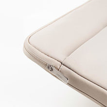 Заредете изображение във визуализатора на галерията – UNIQ torba Bergen laptop Sleeve 14" beżowy/ivory beige - TopMag
