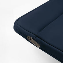 Заредете изображение във визуализатора на галерията – UNIQ torba Bergen laptop Sleeve 14" niebieski/abyss blue - TopMag
