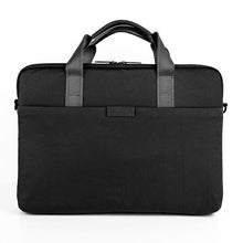 Заредете изображение във визуализатора на галерията – UNIQ torba Stockholm laptop Sleeve 16" czarny/midnight black - TopMag
