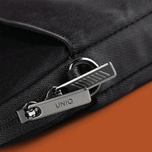 Заредете изображение във визуализатора на галерията – UNIQ torba Stockholm laptop Sleeve 16" niebieski/abyss blue - TopMag
