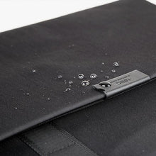 Заредете изображение във визуализатора на галерията – UNIQ torba Stockholm laptop Sleeve 16" niebieski/abyss blue - TopMag
