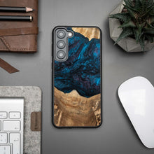 Заредете изображение във визуализатора на галерията – Wood and resin case for Samsung Galaxy S23 Plus Bewood Unique Neptune - navy blue and black
