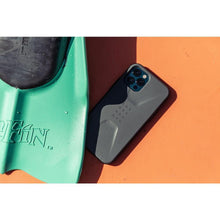 Заредете изображение във визуализатора на галерията – ( UAG ) Urban Armor Gear case Civilian for IPHONE 12 / 12 PRO silver
