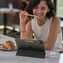 Заредете изображение във визуализатора на галерията – ESR ASCEND TRIFOLD IPAD PRO 12.9 2021 / 2022 BLACK
