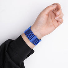 Заредете изображение във визуализатора на галерията – HOCO strap for Apple Watch 42/44/45/49mm Grand steel WA10 black
