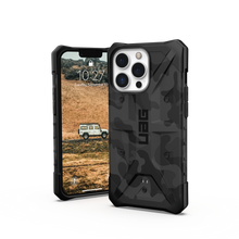 Заредете изображение във визуализатора на галерията – UAG Pathfinder - protective case for iPhone 13 Pro (midnight camo) [go]
