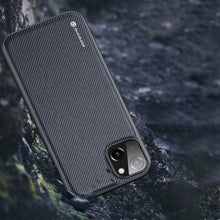 Заредете изображение във визуализатора на галерията – Dux Ducis Fino case cover made of nylon material iPhone 14 red

