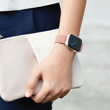 Заредете изображение във визуализатора на галерията – UNIQ pasek Aspen Apple Watch 40/38/41mm Series 4/5/6/7/8/SE/SE2 Braided różowy/grapefruit pink
