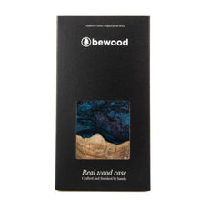 Заредете изображение във визуализатора на галерията – Wood and resin case for iPhone 15 Plus MagSafe Bewood Unique Neptun - navy blue and black

