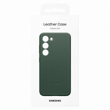 Заредете изображение във визуализатора на галерията – Samsung Leather Cover case for Samsung Galaxy S23 case made of natural leather green (EF-VS911LGEGWW)
