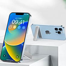 Заредете изображение във визуализатора на галерията – Stick-on phone kickstand silver
