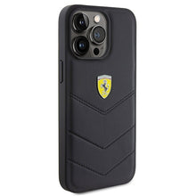 Заредете изображение във визуализатора на галерията – Original FERRARI hardcase Quilted Metal Logo FEHCP15XRDUK do Iphone 15 Pro Max Black

