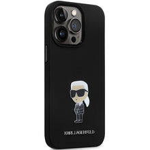 Заредете изображение във визуализатора на галерията – Original Pouch KARL LAGERFELD hardcase Silicone Ikonik Metal Pin KLHCP14LSMHKNPK for Iphone 14 Pro black
