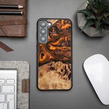Заредете изображение във визуализатора на галерията – Wood and resin case for Samsung Galaxy S23 Plus Bewood Unique Orange - orange and black

