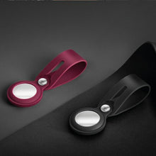 Заредете изображение във визуализатора на галерията – Uniq Vencer Silicone case for AirTag dark grey/charcoal
