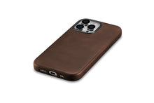 Заредете изображение във визуализатора на галерията – MagSafe-compatible leather case for iPhone 15 Pro iCarer Oil Wax Premium Leather - brown
