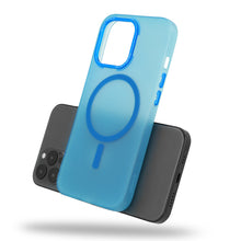 Заредете изображение във визуализатора на галерията – Magnetic Frosted Case for Iphone 15 Pro Max Blue
