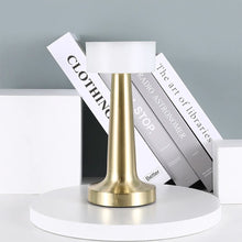 Заредете изображение във визуализатора на галерията – Night lamp WDL-01 wireless gold

