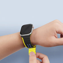 Заредете изображение във визуализатора на галерията – Magnetic Apple Watch SE, 8, 7, 6, 5, 4, 3, 2, 1 (41, 40, 38mm) Dux Ducis Strap (LD Version) - Black/Yellow
