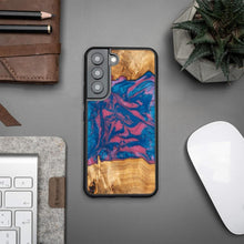 Заредете изображение във визуализатора на галерията – Wood and resin case for Samsung Galaxy S22 Bewood Unique Vegas - pink and blue
