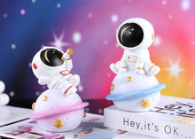Заредете изображение във визуализатора на галерията – Night lamp L22 Astronaut
