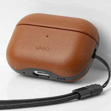 Заредете изображение във визуализатора на галерията – Uniq case Terra AirPods Pro 2 gen. Genuine Leather brown/toffee brown
