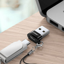 Заредете изображение във визуализатора на галерията – USB C (female) - USB (male) adapter Ugreen US280 - black
