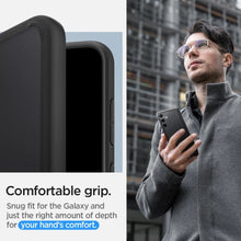 Заредете изображение във визуализатора на галерията – Spigen Ultra Hybrid case for Samsung Galaxy S24 - transparent and black
