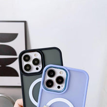 Заредете изображение във визуализатора на галерията – Magnetic Color Matte Case for iPhone 15 Pro - black
