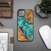 Заредете изображение във визуализатора на галерията – Bewood Unique Turquoise iPhone 13 Wood and Resin Case - Turquoise Black
