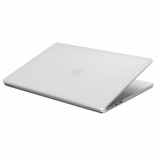 Заредете изображение във визуализатора на галерията – Uniq case Claro MacBook Air 13 (2022) transparent/dove matte clear
