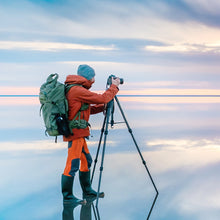 Заредете изображение във визуализатора на галерията – Professional Ugreen LP661 tripod for smartphones and cameras - black and gray
