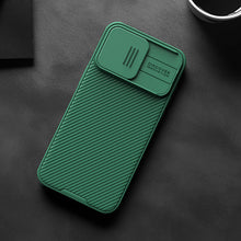 Заредете изображение във визуализатора на галерията – Nillkin CamShield Pro Magnetic Case for iPhone 15 with camera cover - green
