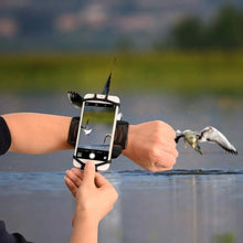 Заредете изображение във визуализатора на галерията – Universal Running Forearm Armband for 6" Smartphones black
